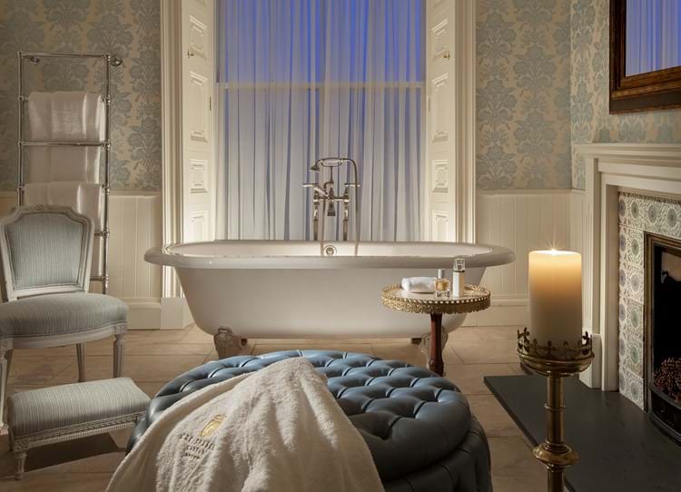 Crossbasket Castle bathroom