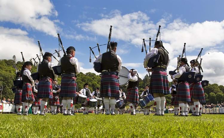 Pipe band in a circle